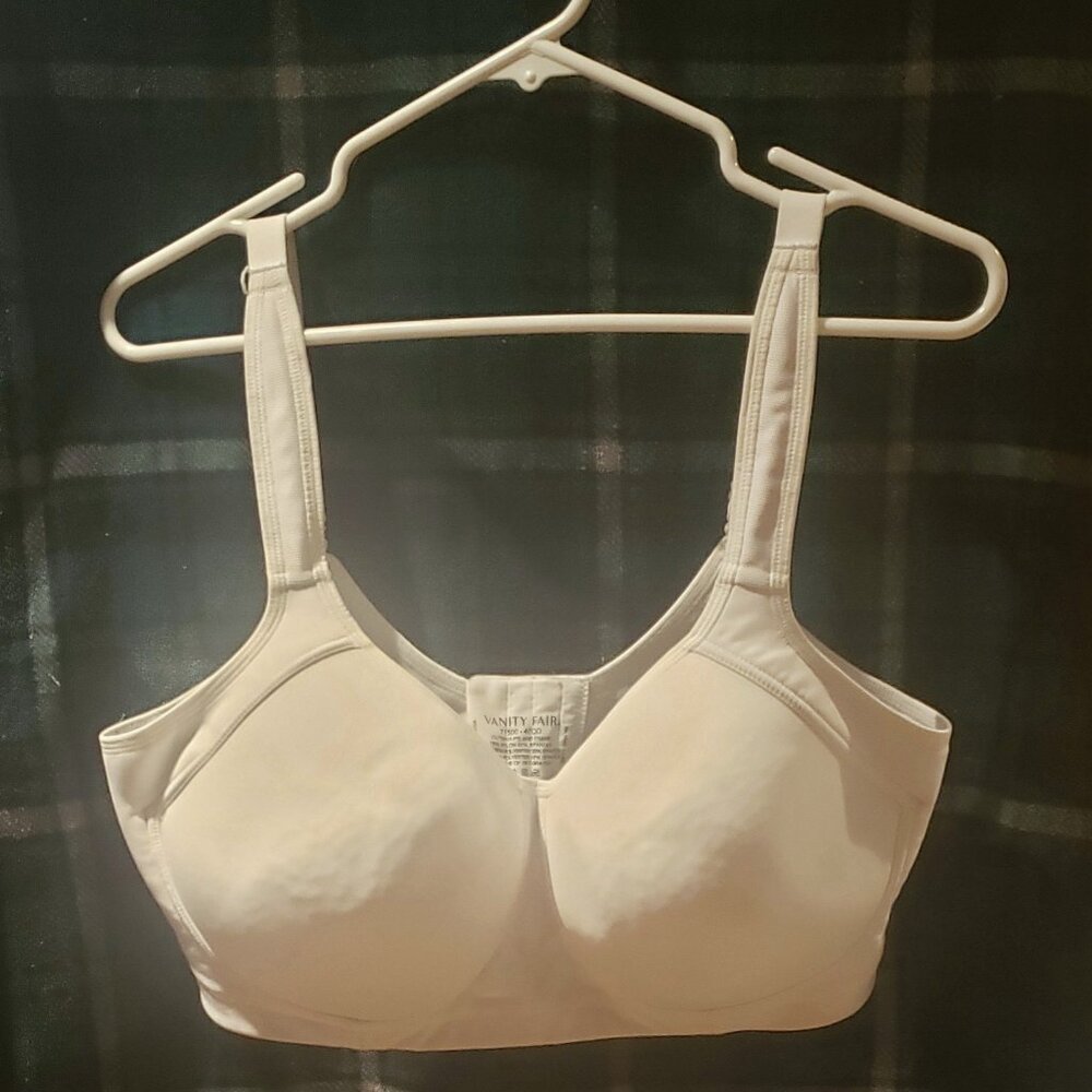 Vanity Fair Bra Lingerie Sport Full-Figure Wireless Bra in Size 40DD